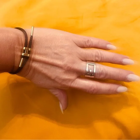 Gucci Wide G cutout ring *Full inclusion - Picture 13 of 14